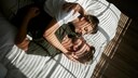 Wie beeinflusst Fast Food die Fruchtbarkeit? Neue Studien liefern Hinweise auf Risiken f&uuml;r M&auml;nner und Frauen.