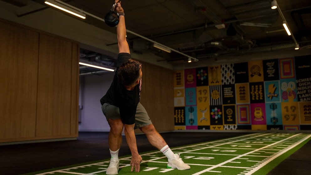 Der Kettlebell Windmill ist eine Ganzkörperübung