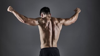 Ein breiter, V-förmiger Rücken gilt für viele Männer als ästhetisches Ideal – und lässt sich durch gezieltes Krafttraining systematisch aufbauen.