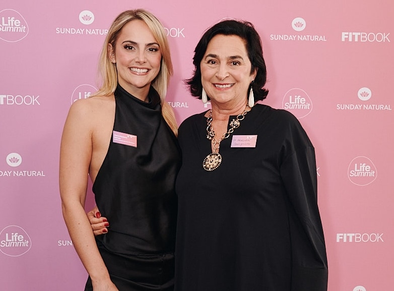 Clara Marlene Schulz, dentist (left) and Dr. med. Alexandra Seeligmüller-Schulz, specialist in psychiatry and psychotherapy (right)