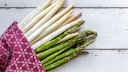 Spargel enth&auml;lt Asparagusins&auml;ure was zu dem Geruch des Urins f&uuml;hrt.