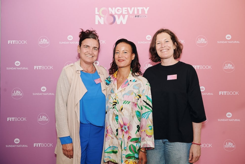 Dr. Helena Orfanos Böckel, holistic medicine physician (left), Adaeze Wolf, nutritionist and health coach (center), and Barbara Birke, sports scientist and menopause expert (right)