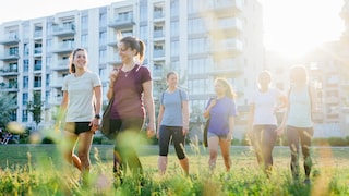 Reichen viele Schritte pro Tag aus für eine gute Figur? „Nein“, sagt unser Fitnessexperte