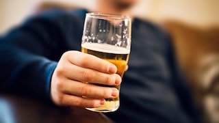 bier in hand