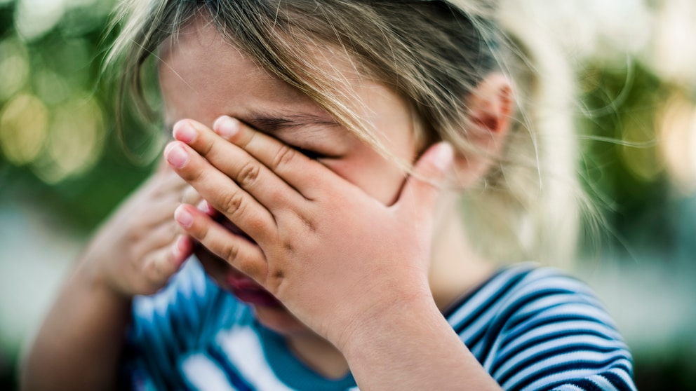 Rett-Syndrom erkennen: Warum Mädchen plötzlich Fähigkeiten verlieren