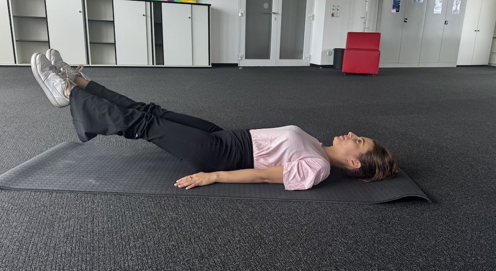 frau macht pilates