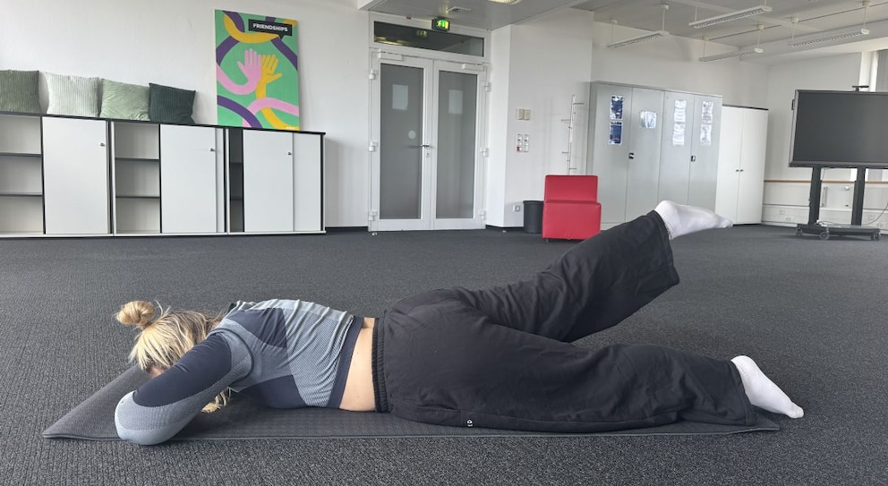 frau macht pilates