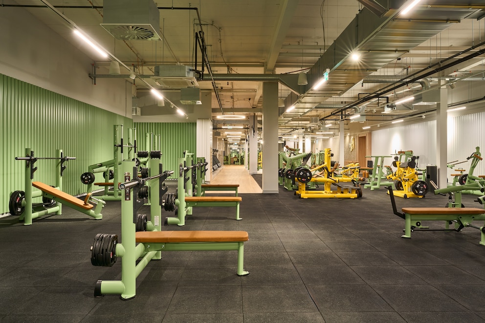 Ein Paradies für Krafttraining-Fans: ein großzügig gestalteter Freihantelbereich. (Bild: McFIT)