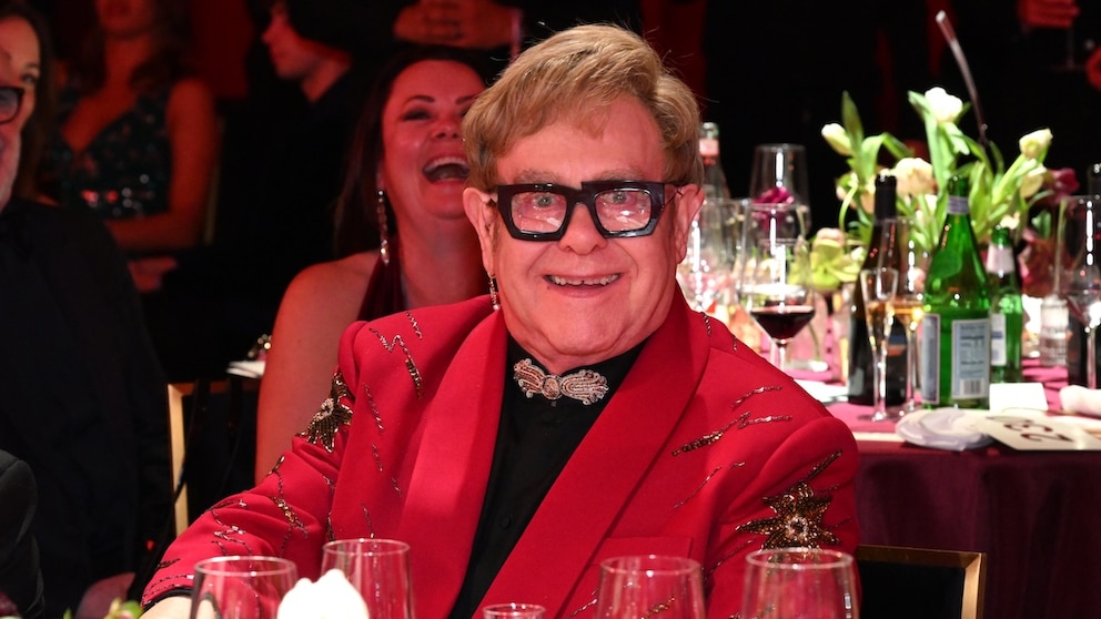 Elton John hat 36 Jahre alkoholfrei-Jubiläum