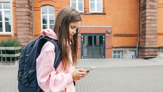 Neue Langzeitdaten zeigen, welche Auswirkungen ein früher Start in sozialen Medien auf Kinder haben könnte.