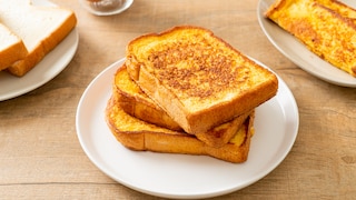 Butter-, Vollkorn- oder Dinkeltoast – es gibt verschiedene leckere Toastbrotsorten. Doch enthalten sie auch wertvolle Nährstoffe?