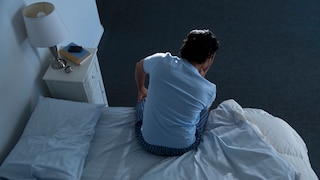 Mann leidet unter Nykturie: Er muss häufig nachts auf die Toilette