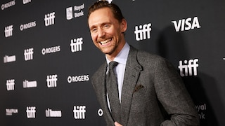 Für seine Rollen ging Tom Hiddleston körperlich ans Limit. Heute setzt der Loki-Star auf einen erstaunlich einfachen Ansatz, um fit zu bleiben