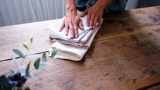 So entfernen Sie Kratzer aus Holzmöbeln