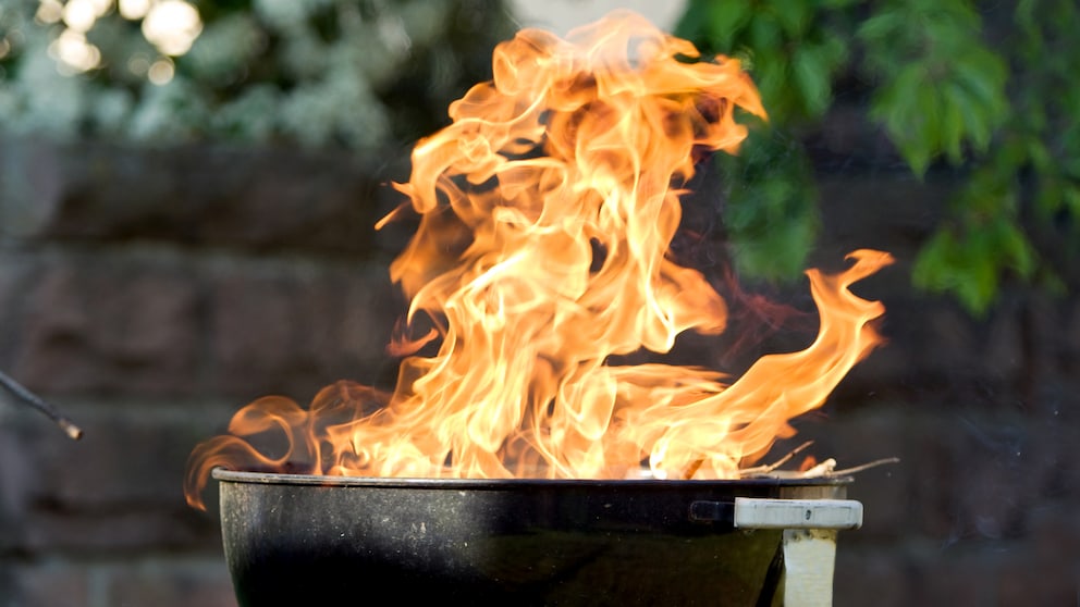 Flammender Grill