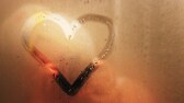 Ein beschlagener Spiegel im Badezimmer nach dem Duschen ist lästig