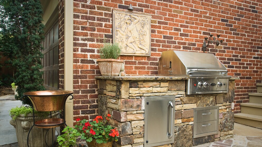 Der Traum einer Outdoor-Küche sollte gut geplant sein