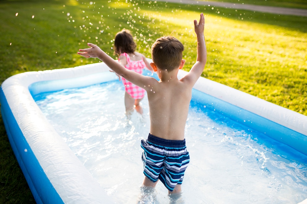 In kleinen Gärten empfehlen sich aufblasbare Swimmingpools