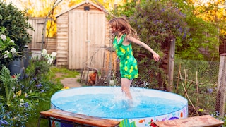 Darf man Poolwasser im Garten entsorgen und damit seine Pflanzen gießen?