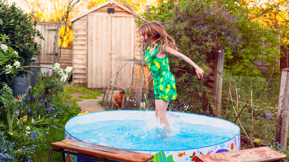 Darf man Poolwasser im Garten entsorgen und damit seine Pflanzen gießen?