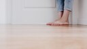 Zwei Systeme f&uuml;r eine Fu&szlig;bodenheizung im Vergleich