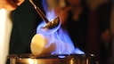Was braucht man, um Feuerzangenbowle zu Hause selbst zu machen?