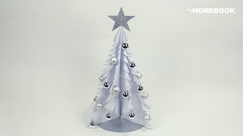 Weihnachtsbaum aus Papier basteln – so geht‘s