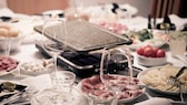 Raclette-Grill sauber machen – so macht man es richtig