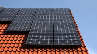 Mit der richtigen Anlage kann man die Sonnenenergie im Haushalt nutzen