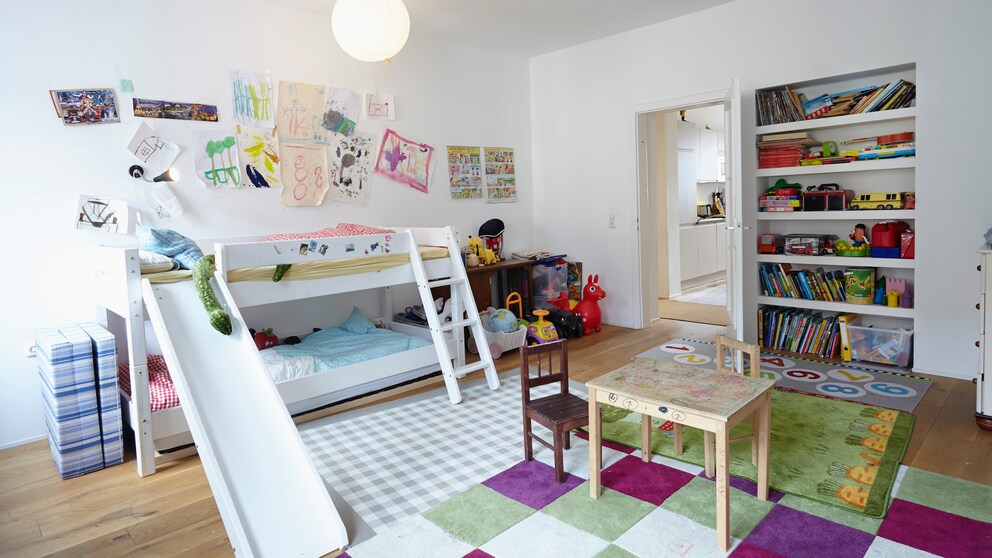 Ein Kinderbett ist oft mehr als nur ein Schlafplatz