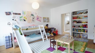 Ein Kinderbett ist oft mehr als nur ein Schlafplatz