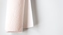 Küchenrolle gehört nicht ins Altpapier, aber wo entsorgt man sie richtig?