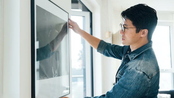 Bilder ohne bohren an der Wand aufhängen – so geht's - myHOMEBOOK