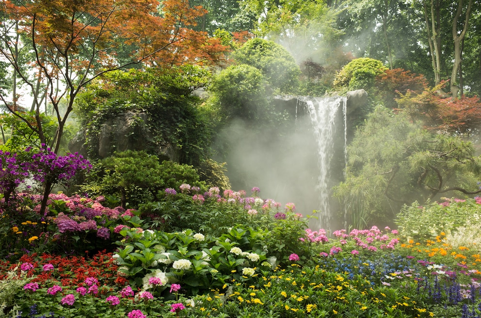 Wer träumt nicht von einem Wasserfall oder einer idyllischen Quelle im eigenen Garten?