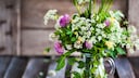DIY-Blumenstrauß aus dem eigenen Beet binden