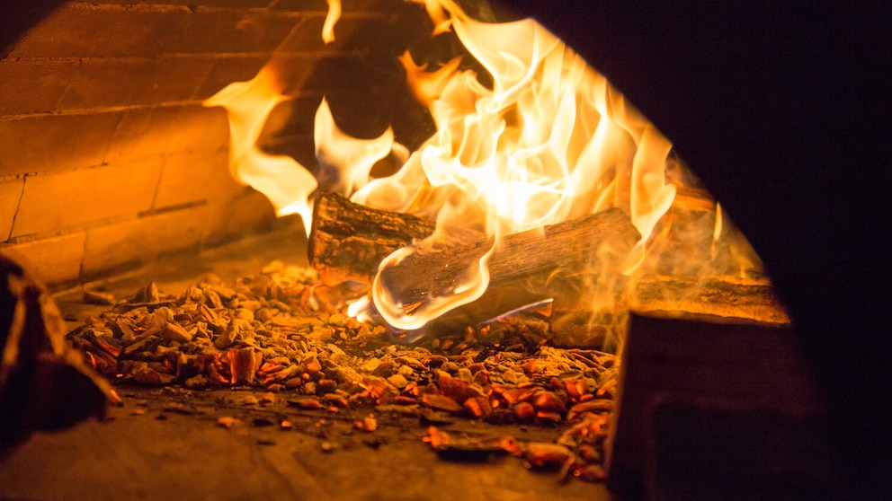 Besitzer eines alten Holzofens sollten sich jetzt um den Austausch kümmern