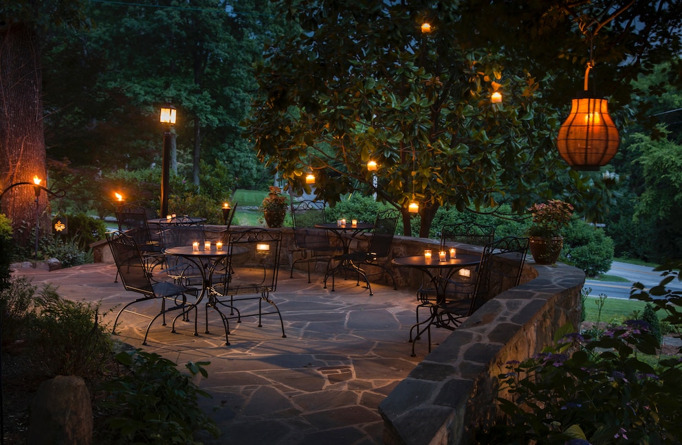 Mit der richtige Beleuchtung romantische Stimmung im Garten schaffen