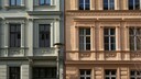 Die Fassade eines Mietshauses