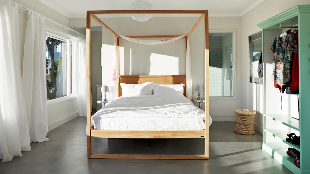 Ein Himmelbett im Schlafzimmer