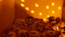 Nachtlicht im Kinderzimmer mit Sternen