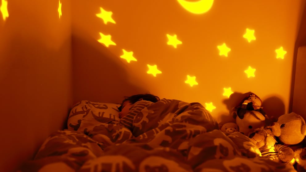 Nachtlicht im Kinderzimmer mit Sternen