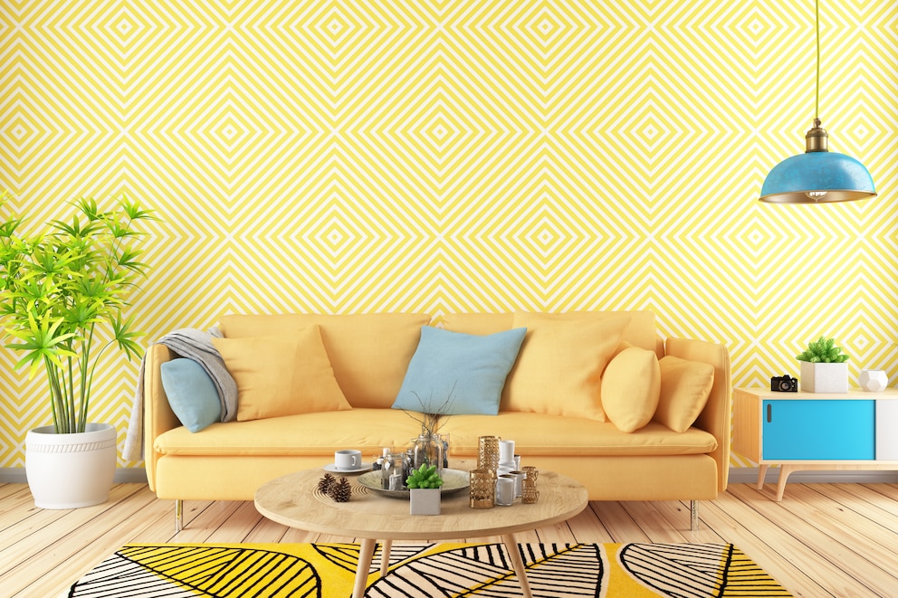 Muster, Strukturen und besonders dunkle Farben bringt man mit Tapeten schneller an die Wand als mit allen anderen Methoden!