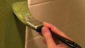 Dusche mit grüner Farbe streichen streichen