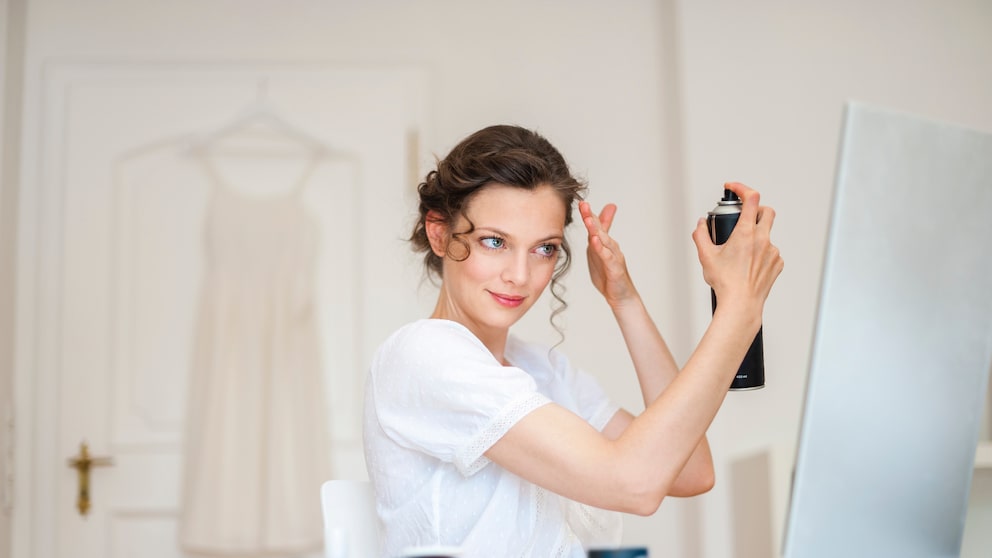 Tricks mit Haarspray im Haushalt