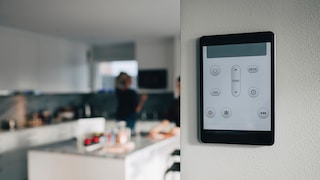 Laut TÜV-Umfrage vernetzt nur jeder Vierte sein Zuhause durch Smart Home