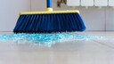 Ein Trick, um Glassplitter ohne saugen aufzunehmen