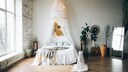 Raum mit hoher Decke