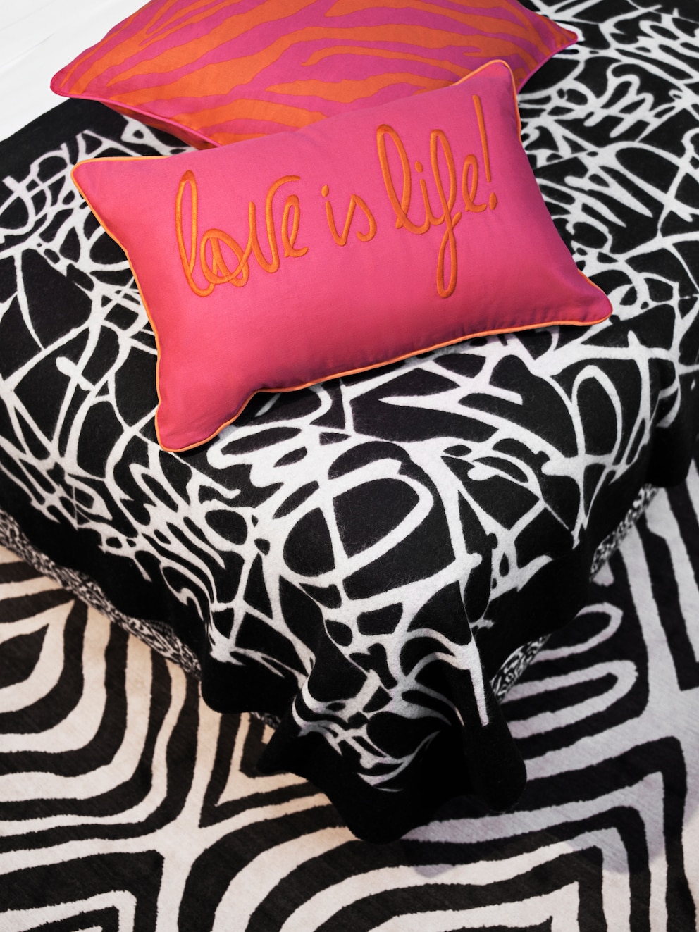 Wollplaid aus der H&amp;M Home Kollektion mit Diane von Fürstenberg