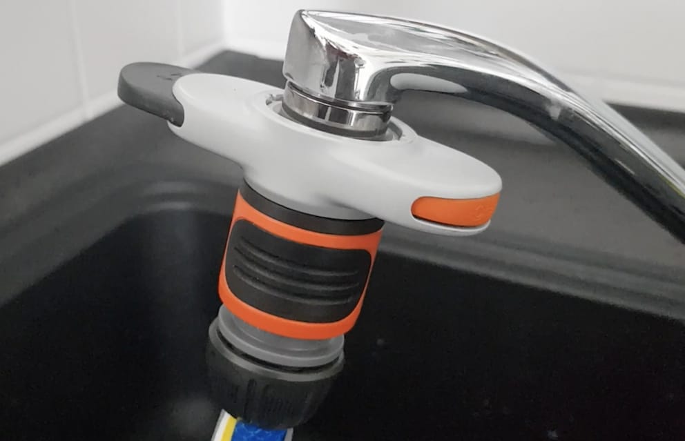 Gartenschlauch an Wasserhahn anschließen: Video-Anleitung