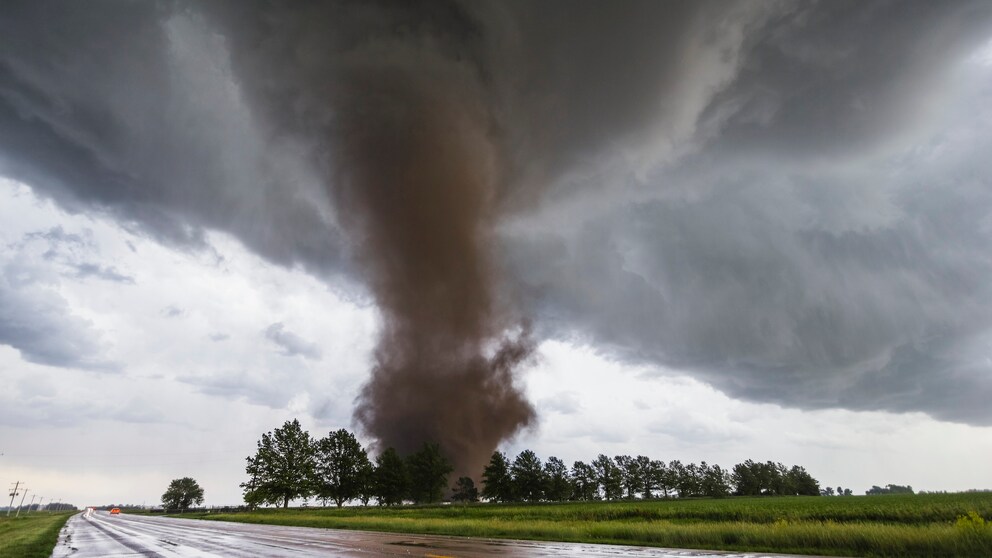 Wo sollte man bei einem Tornado Schutz suchen?